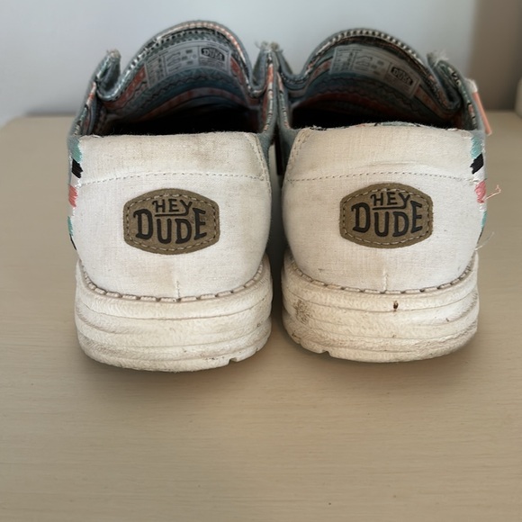 Hey Dude Chambray with Aztec Print. Size 8 - Picture 5 of 10